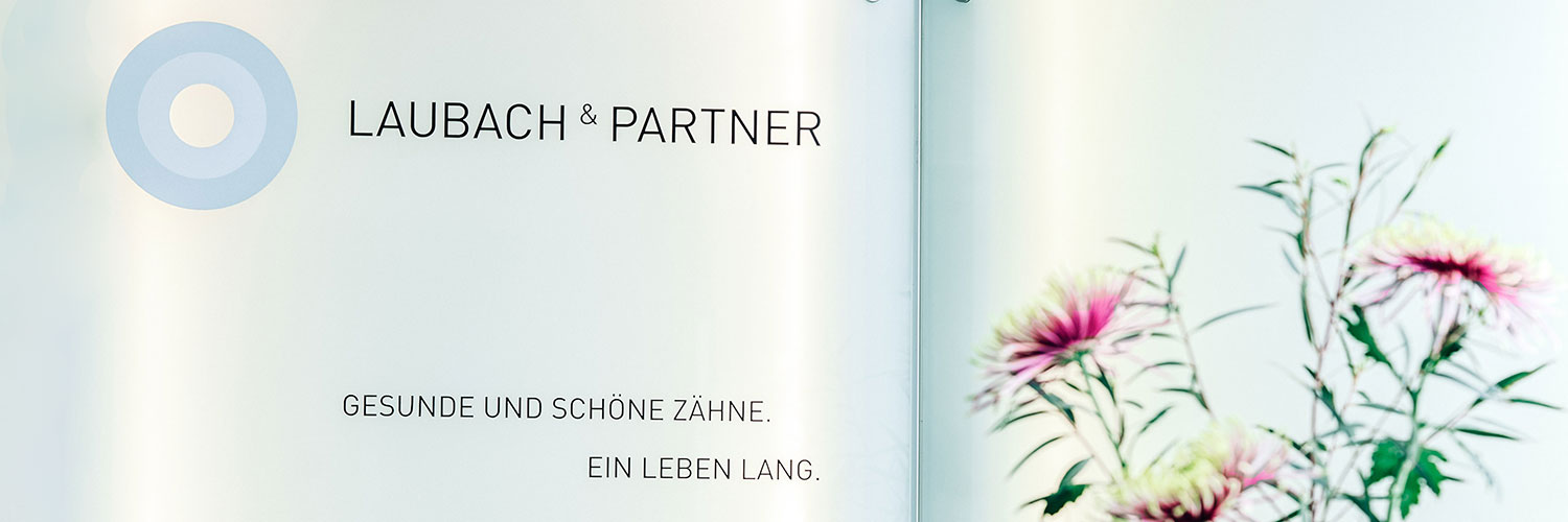 Zahnarzt Konstanz - Laubach & Partner - Praxis - Wand